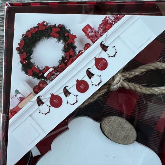 NWT Rae Dunn Santa Gnome Christmas Garland - Picture 4 of 7